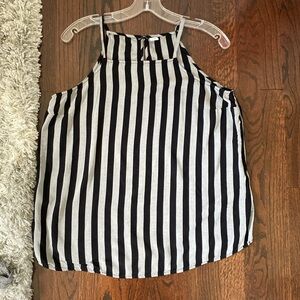 Size medium. Old navy tank top